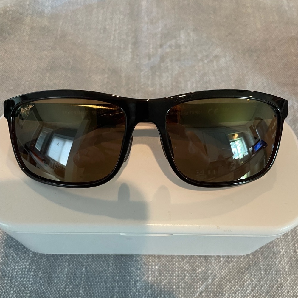 Authentic Maui Jim “Huelo” sunglasses. Brown frame/ brown polarized lenses